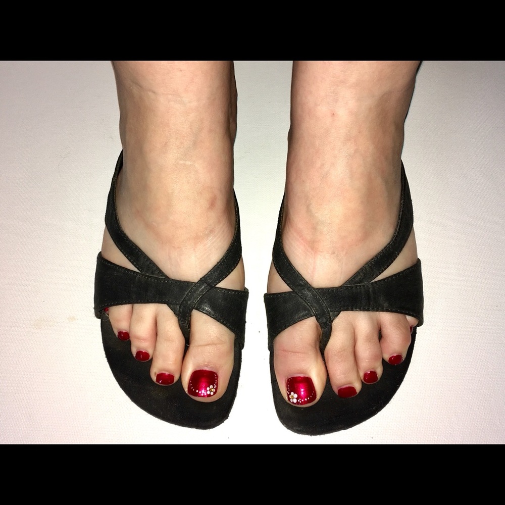 Low heeled, black shoes that dress up any outfit.